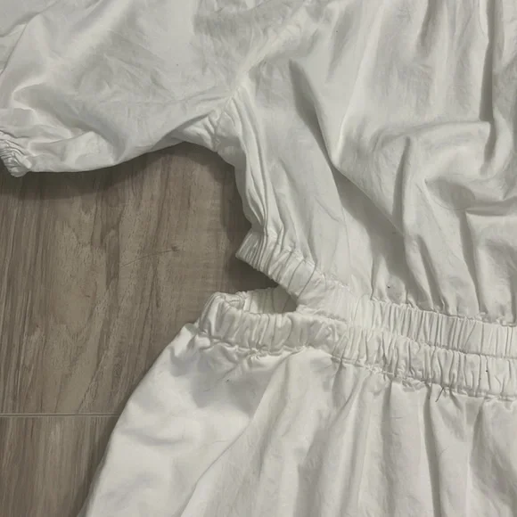 White old navy dress. Open pieces in each side showing midriff. Size medium. - Picture 3 of 5